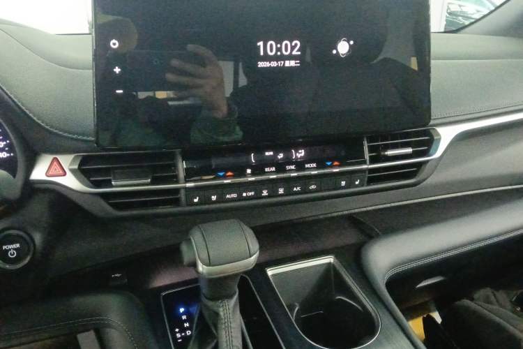 Used Toyota SIENNA 2024 2.5L Hybrid Prestige Deluxe Edition Audio And AC Panel