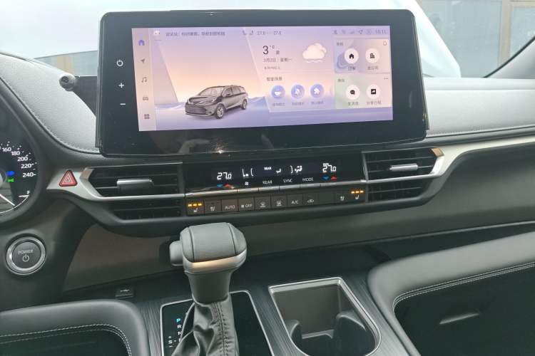 Used Toyota SIENNA 2024 2.5L Hybrid Luxury Edition Audio And AC Panel