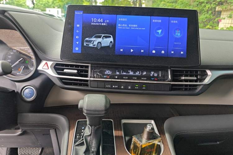Used Toyota SIENNA 2024 2.5L Hybrid Comfort Edition Audio And AC Panel