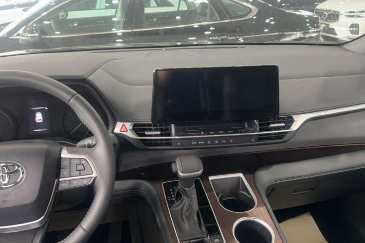 Used Toyota SIENNA 2024 2.5L Hybrid Four-Wheel Drive Luxury Edition Audio And AC Panel