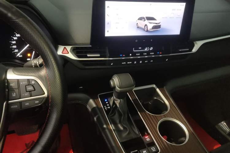 Used Toyota SIENNA 2024 2.5L Hybrid Four-Wheel Drive Luxury Edition Audio And AC Panel