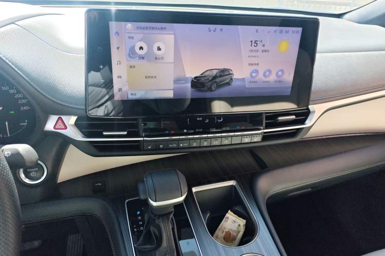 Used Toyota SIENNA 2024 2.5L Hybrid Four-Wheel Drive Prestige Edition Audio And AC Panel