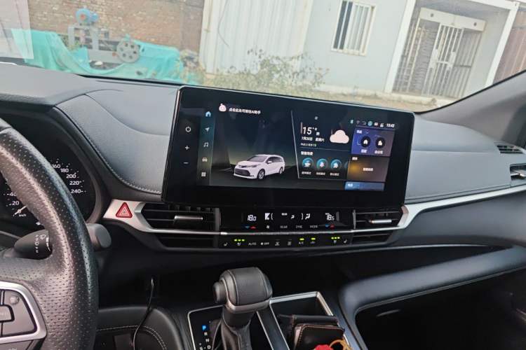 Used Toyota SIENNA 2024 2.5L Hybrid Luxury Edition Audio And AC Panel