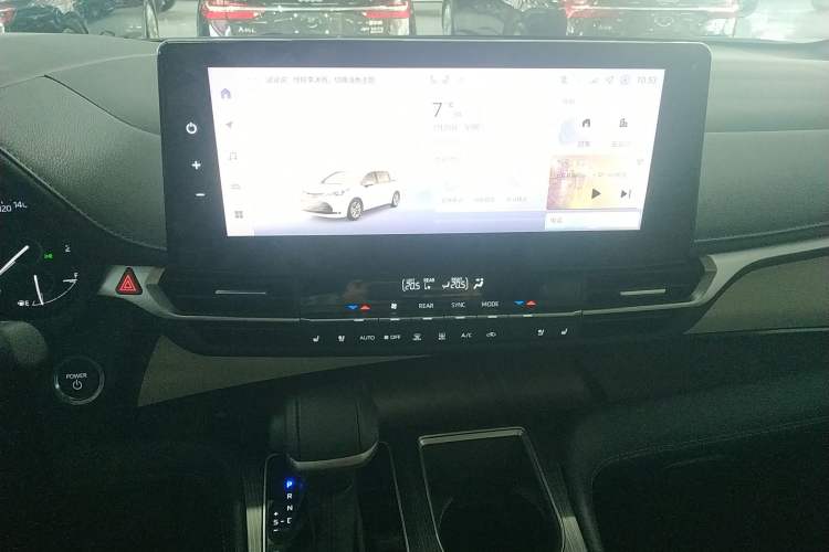 Used Toyota SIENNA 2024 2.5L Hybrid Prestige Deluxe Edition Audio And AC Panel