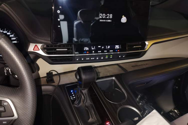 Used Toyota SIENNA 2024 2.5L Hybrid Luxury Edition Audio And AC Panel