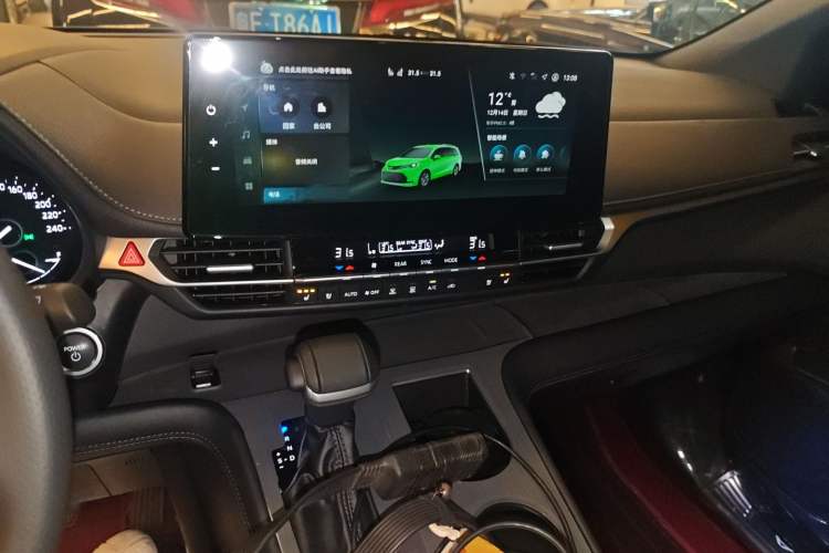 Used Toyota SIENNA 2024 2.5L Hybrid Four-Wheel Drive Prestige Edition Audio And AC Panel
