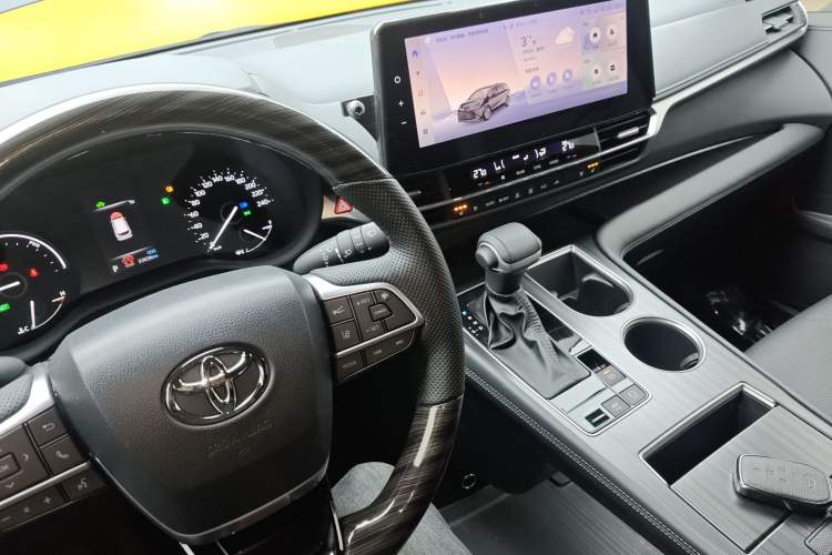 Used Toyota SIENNA 2024 2.5L Hybrid Luxury Edition Center Console