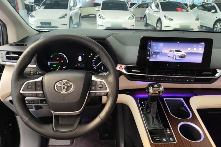 Used Toyota SIENNA 2024 2.5L Hybrid Comfort Edition Center Console