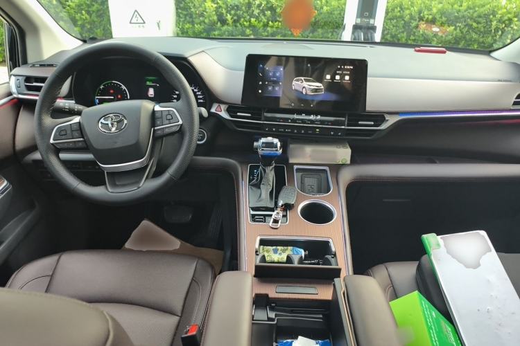 Used Toyota SIENNA 2024 2.5L Hybrid Comfort Edition Center Console