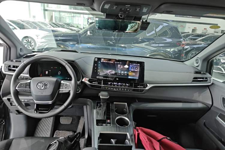 Used Toyota SIENNA 2024 2.5L Hybrid Platinum Edition Center Console