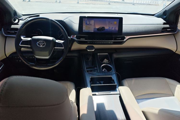 Used Toyota SIENNA 2024 2.5L Hybrid Four-Wheel Drive Prestige Edition Center Console