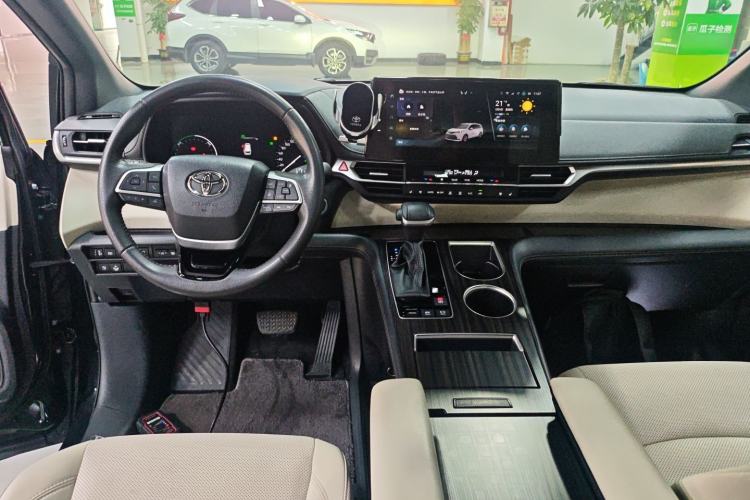 Used Toyota SIENNA 2024 2.5L Hybrid Four-Wheel Drive Prestige Edition Center Console
