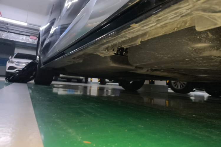Used Toyota SIENNA 2024 2.5L Hybrid Platinum Edition Chassis Front Left