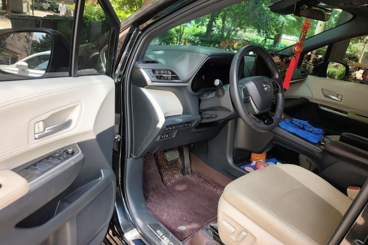 Used Toyota SIENNA 2024 2.5L Hybrid Luxury Edition Driver Seat