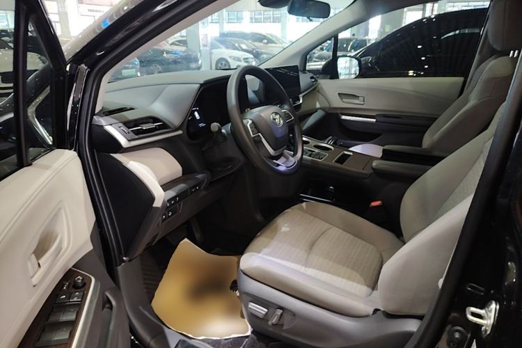 Used Toyota SIENNA 2024 2.5L Hybrid Comfort Edition Driver Seat