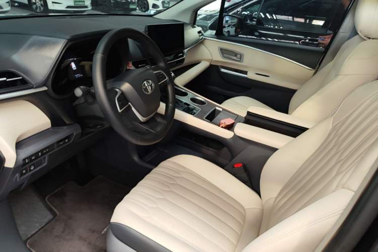 Used Toyota SIENNA 2024 2.5L Hybrid Comfort Edition Driver Seat