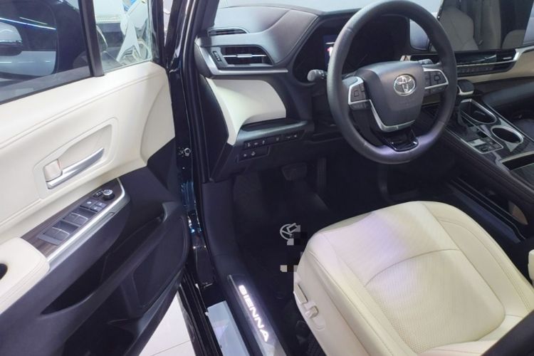 Used Toyota SIENNA 2024 2.5L Hybrid Luxury Edition Driver Seat