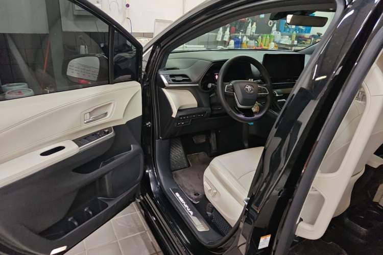 Used Toyota SIENNA 2024 2.5L Hybrid Prestige Deluxe Edition Driver Seat