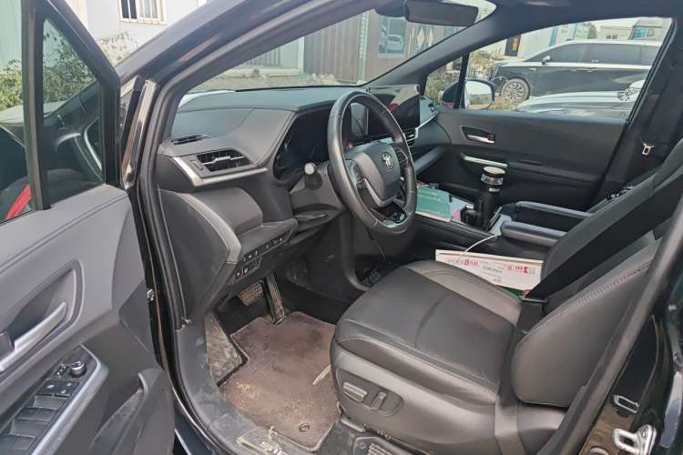 Used Toyota SIENNA 2024 2.5L Hybrid Luxury Edition Driver Seat