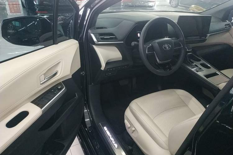 Used Toyota SIENNA 2024 2.5L Hybrid Prestige Deluxe Edition Driver Seat