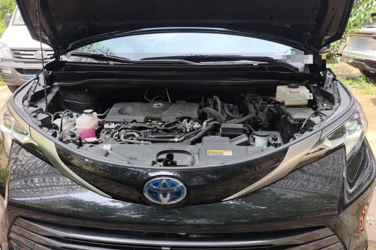 Used Toyota SIENNA 2024 2.5L Hybrid Luxury Edition Engine Bay