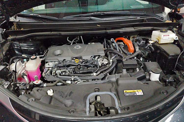 Used Toyota SIENNA 2024 2.5L Hybrid Four-Wheel Drive Prestige Edition Engine Bay