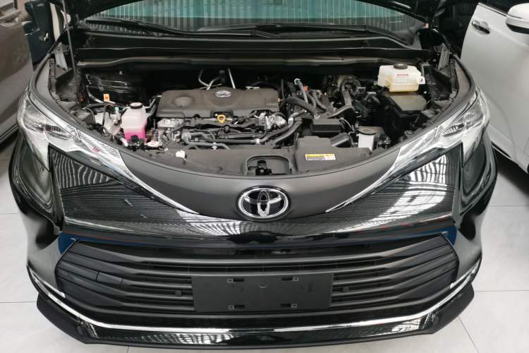 Used Toyota SIENNA 2024 2.5L Hybrid Comfort Edition Engine Bay