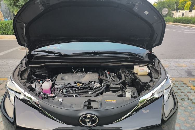 Used Toyota SIENNA 2024 2.5L Hybrid Comfort Edition Engine Bay