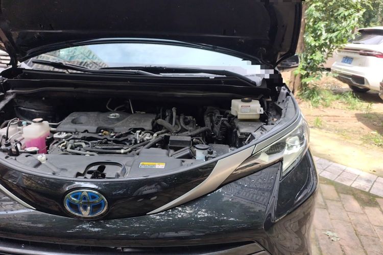 Used Toyota SIENNA 2024 2.5L Hybrid Luxury Edition Engine Bay Left