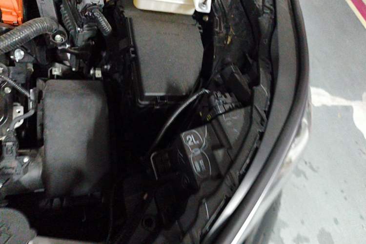 Used Toyota SIENNA 2024 2.5L Hybrid Four-Wheel Drive Prestige Edition Engine Bay Left