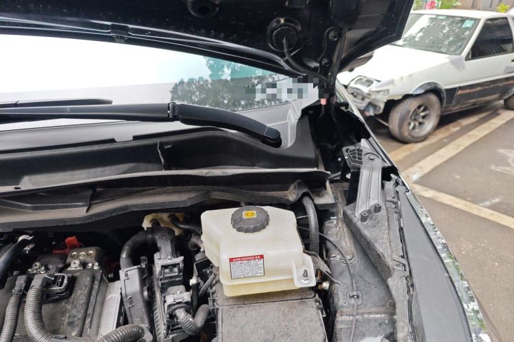 Used Toyota SIENNA 2024 2.5L Hybrid Comfort Edition Engine Bay Left