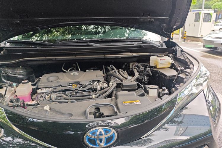 Used Toyota SIENNA 2024 2.5L Hybrid Comfort Edition Engine Bay Left