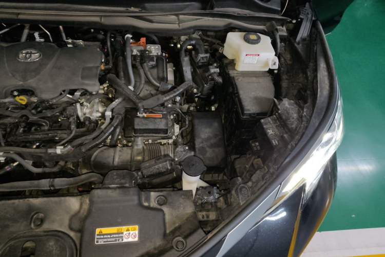 Used Toyota SIENNA 2024 2.5L Hybrid Platinum Edition Engine Bay Left