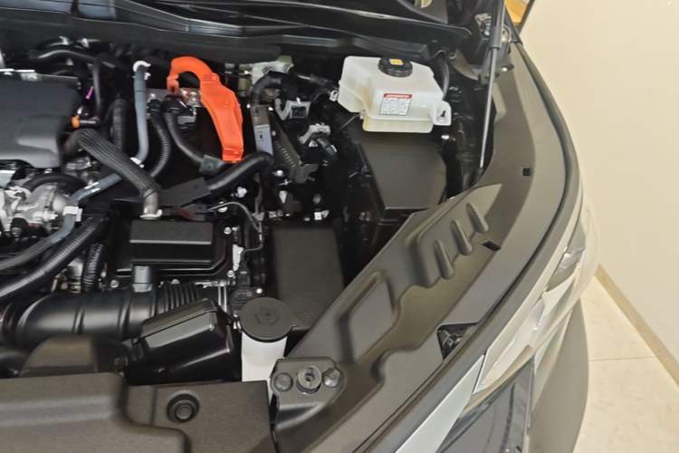 Used Toyota SIENNA 2024 2.5L Hybrid Four-Wheel Drive Prestige Edition Engine Bay Left