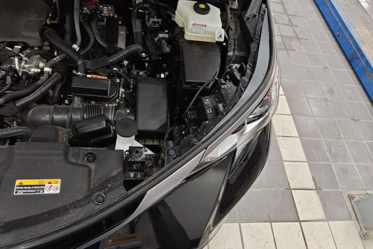 Used Toyota SIENNA 2024 2.5L Hybrid Prestige Deluxe Edition Engine Bay Left