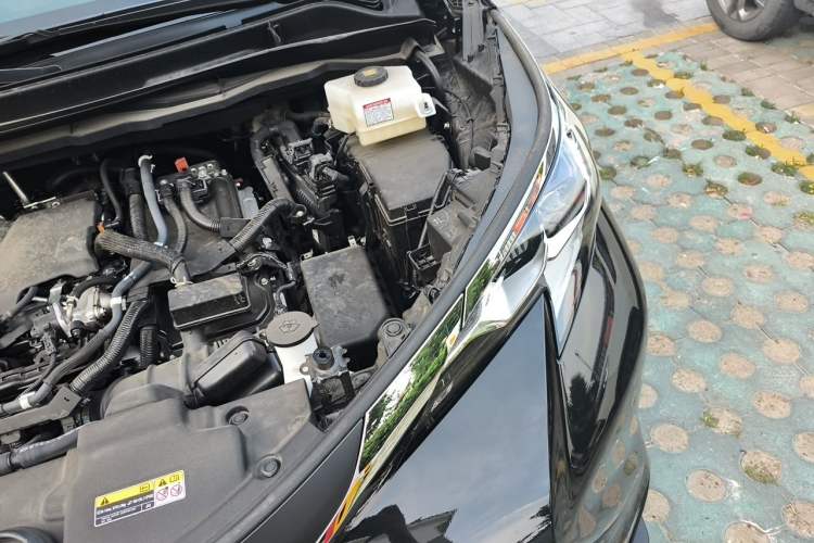 Used Toyota SIENNA 2024 2.5L Hybrid Comfort Edition Engine Bay Left
