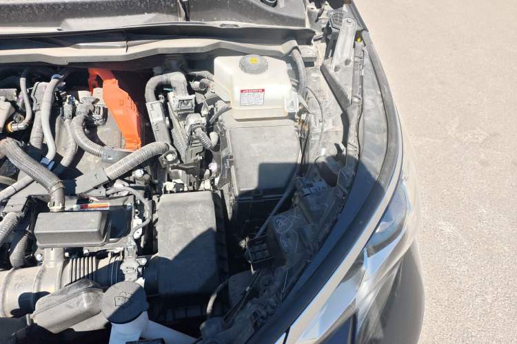 Used Toyota SIENNA 2024 2.5L Hybrid Four-Wheel Drive Prestige Edition Engine Bay Left