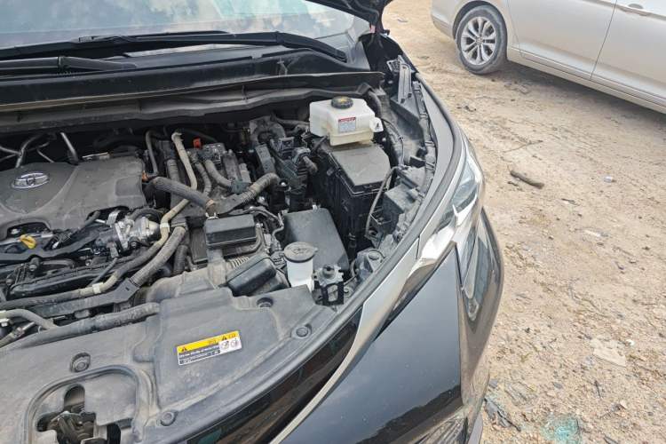 Used Toyota SIENNA 2024 2.5L Hybrid Luxury Edition Engine Bay Left
