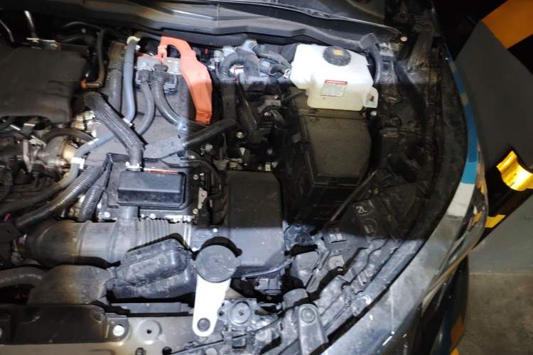 Used Toyota SIENNA 2024 2.5L Hybrid Four-Wheel Drive Prestige Edition Engine Bay Left