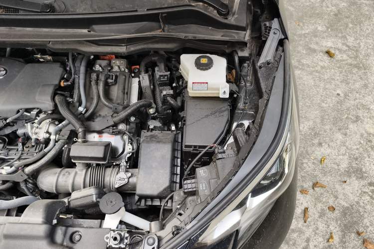 Used Toyota SIENNA 2024 2.5L Hybrid Comfort Edition Engine Bay Left