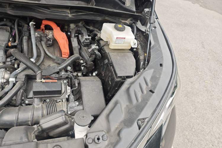 Used Toyota SIENNA 2024 2.5L Hybrid Four-Wheel Drive Prestige Edition Engine Bay Left