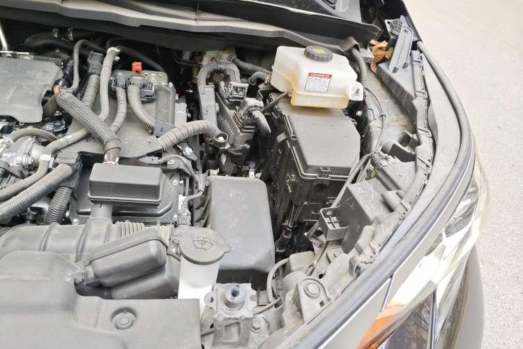 Used Toyota SIENNA 2024 2.5L Hybrid Prestige Deluxe Edition Engine Bay Left
