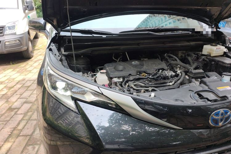 Used Toyota SIENNA 2024 2.5L Hybrid Luxury Edition Engine Bay Right