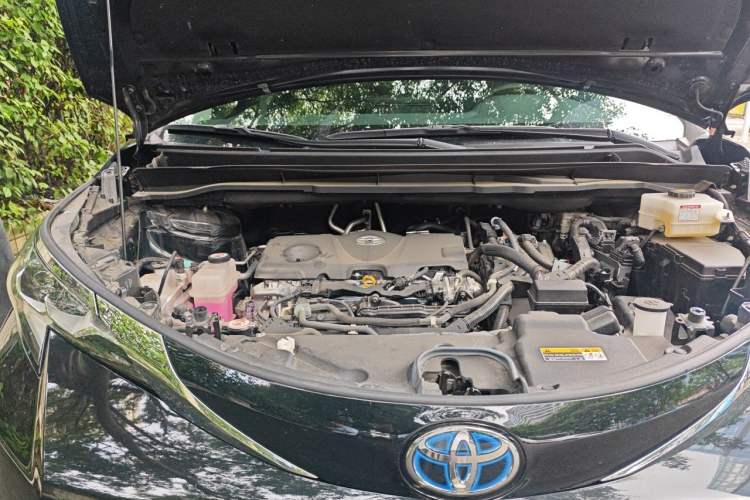 Used Toyota SIENNA 2024 2.5L Hybrid Comfort Edition Engine Bay Right