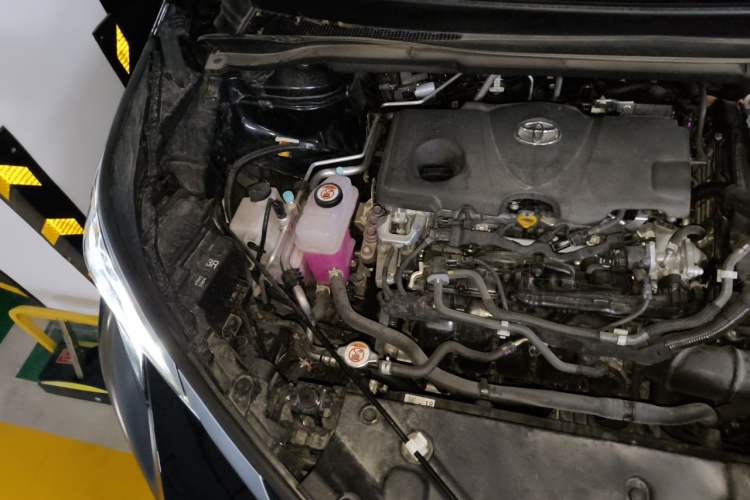 Used Toyota SIENNA 2024 2.5L Hybrid Platinum Edition Engine Bay Right