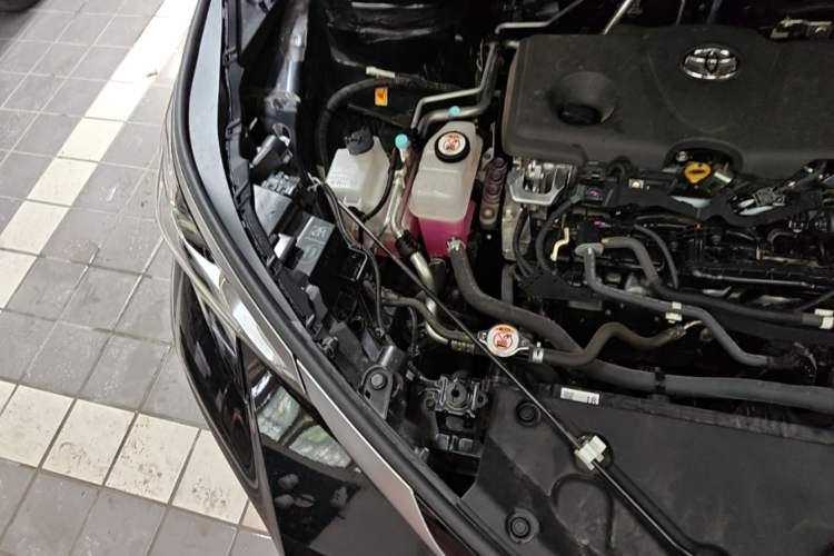 Used Toyota SIENNA 2024 2.5L Hybrid Prestige Deluxe Edition Engine Bay Right