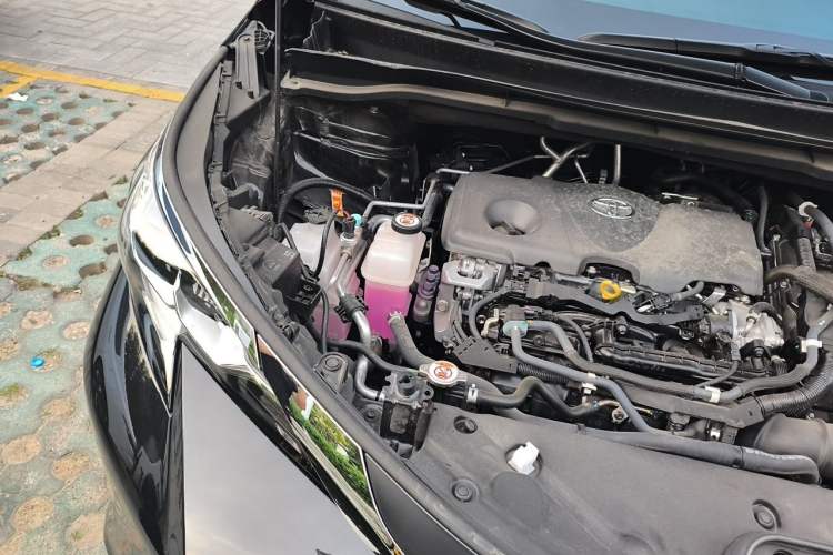 Used Toyota SIENNA 2024 2.5L Hybrid Comfort Edition Engine Bay Right