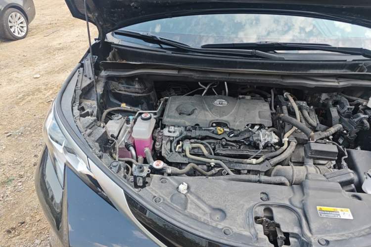 Used Toyota SIENNA 2024 2.5L Hybrid Luxury Edition Engine Bay Right