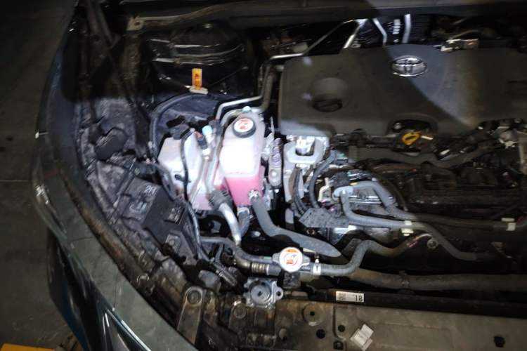 Used Toyota SIENNA 2024 2.5L Hybrid Four-Wheel Drive Prestige Edition Engine Bay Right