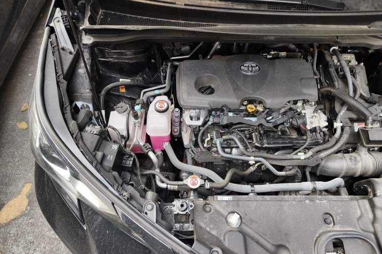 Used Toyota SIENNA 2024 2.5L Hybrid Comfort Edition Engine Bay Right